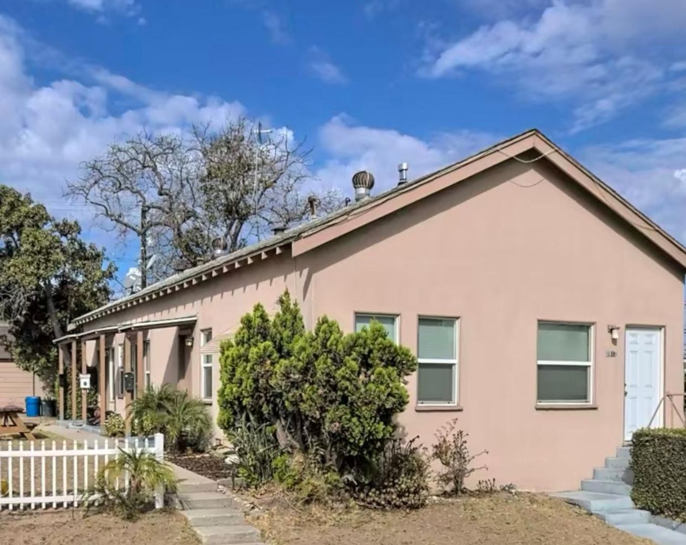 Torrance House: 1919 Border Avenue