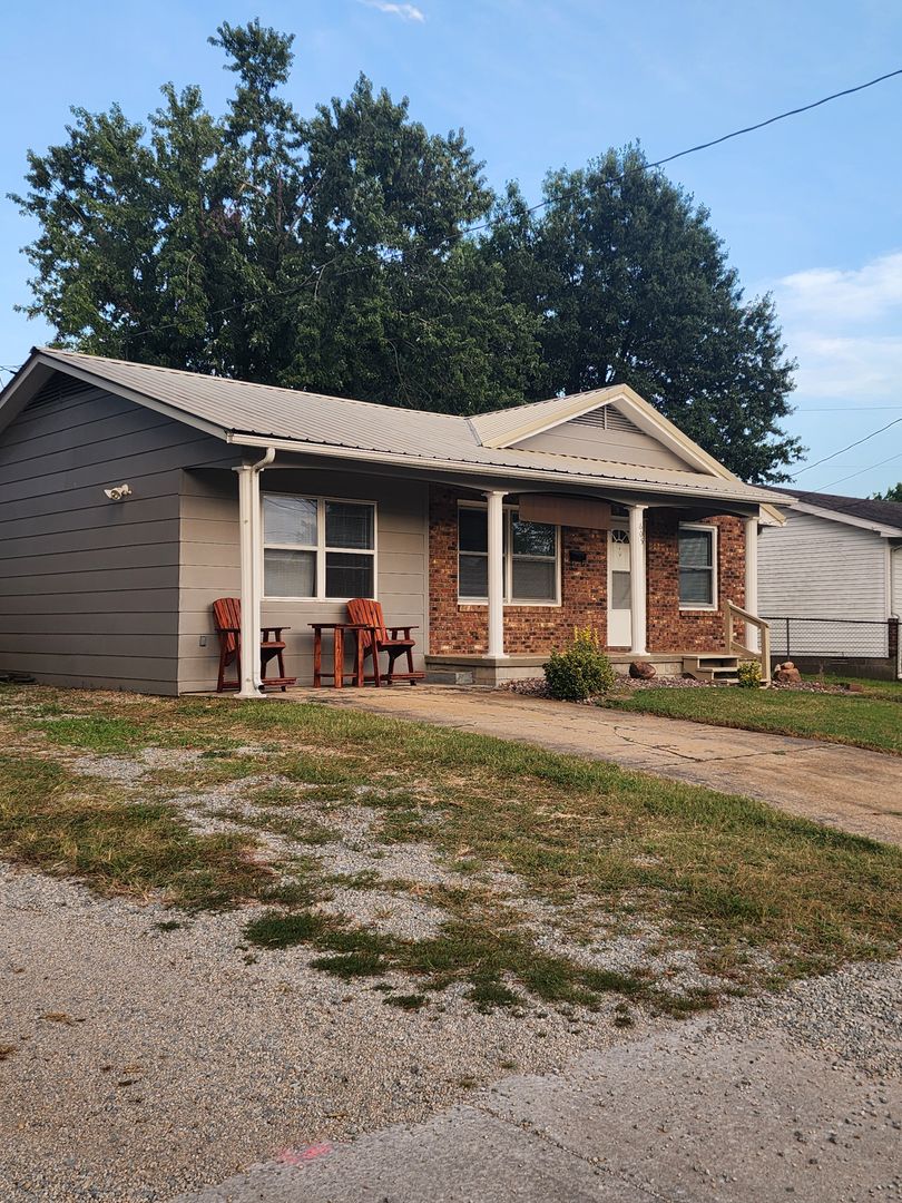 Fredericktown House: 605 High Street