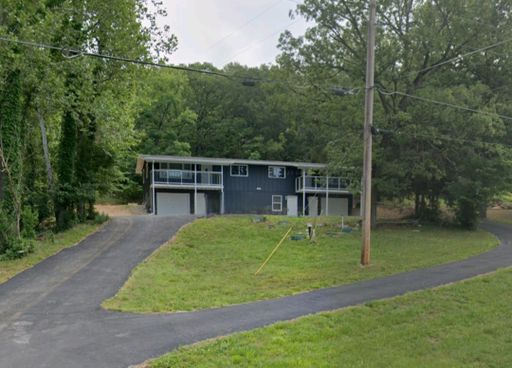 Lake View 2 bedroom 1 bath apartment