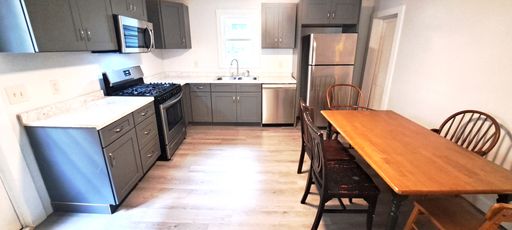 2 Bed 2 Bath | Utilities Included | Laundry in Unit – photo 1