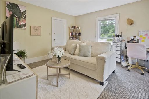 Bright 1BR Apartment | Utilities Included | Steps from Campus – photo 1