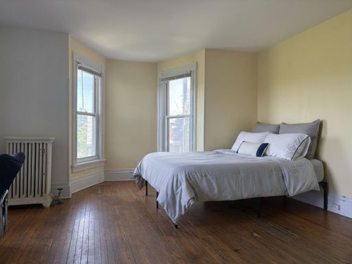 Spacious 3BR Apartment | Prime Downtown Location | Steps from the Commons – photo 1
