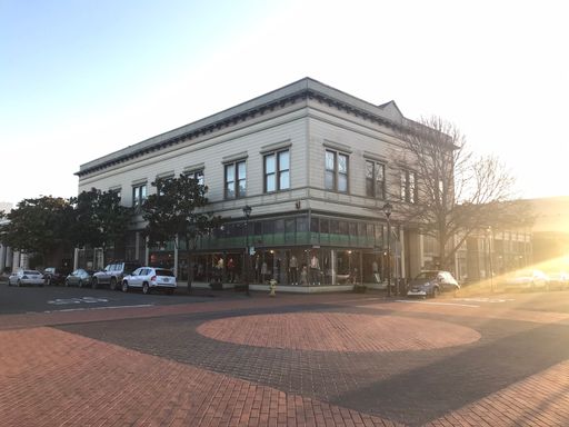 Updated studio unit in the heart of Eureka's Old Town! – photo 1
