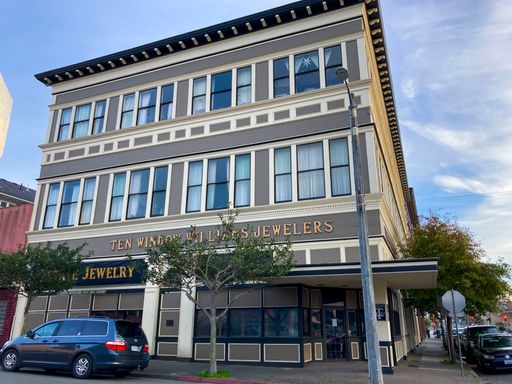 Storefront in the heart of Historic Old Town with Historic flair and large bright windows all around! – photo 1