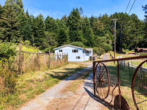 Country Living just Minutes from Eureka! – photo 1