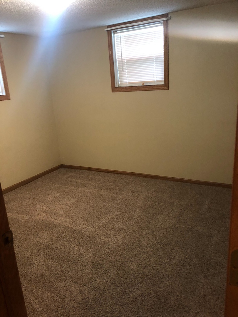 Bismarck Apartment: 1012 E. Ave D