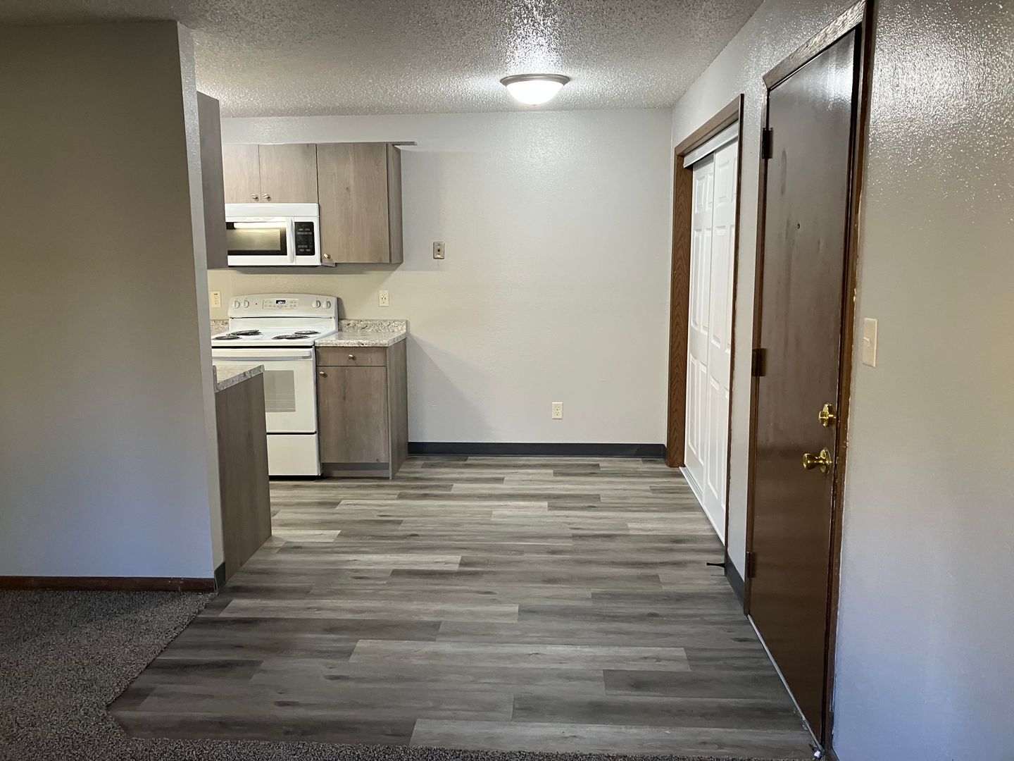 MANDAN Apartment: 1218 3RD ST NE
