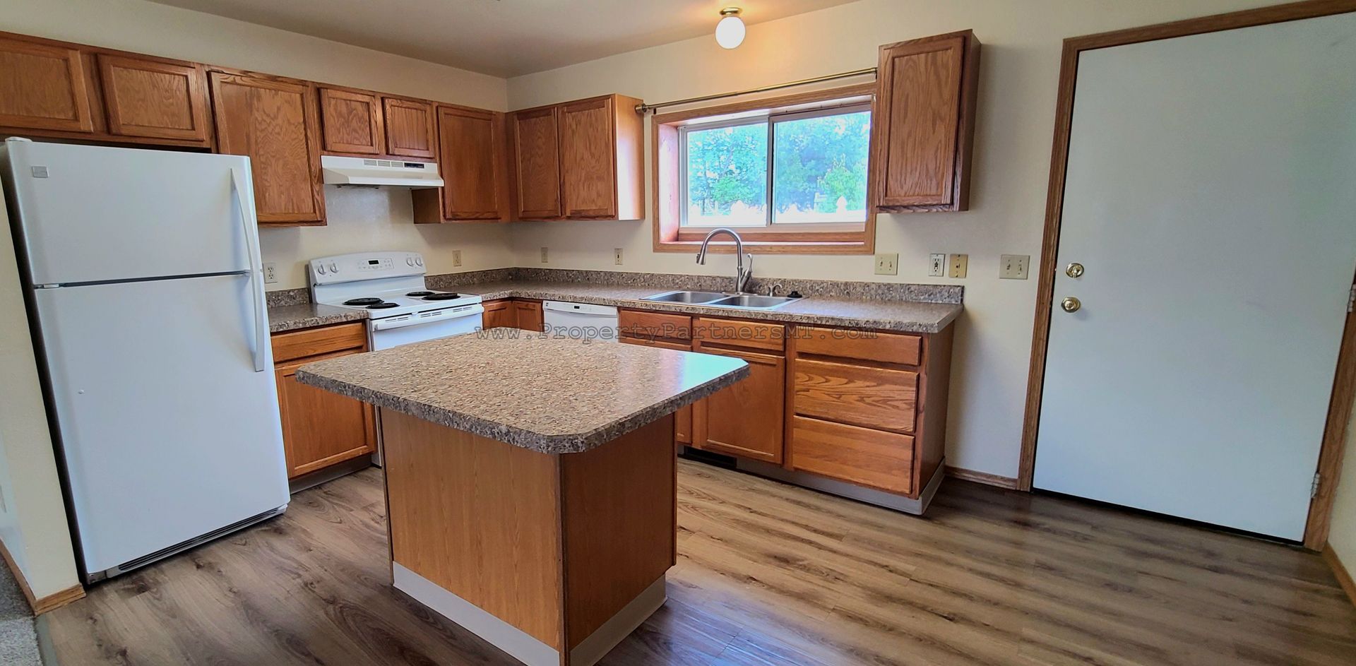 Belgrade Apartment: 709 Goldenwest Dr