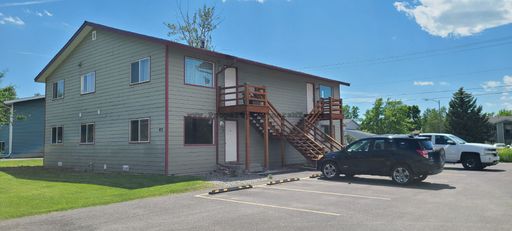 *September 2026 Rent Free!* 3 Bed 1 Bath Apartment - Near MSU – photo 1