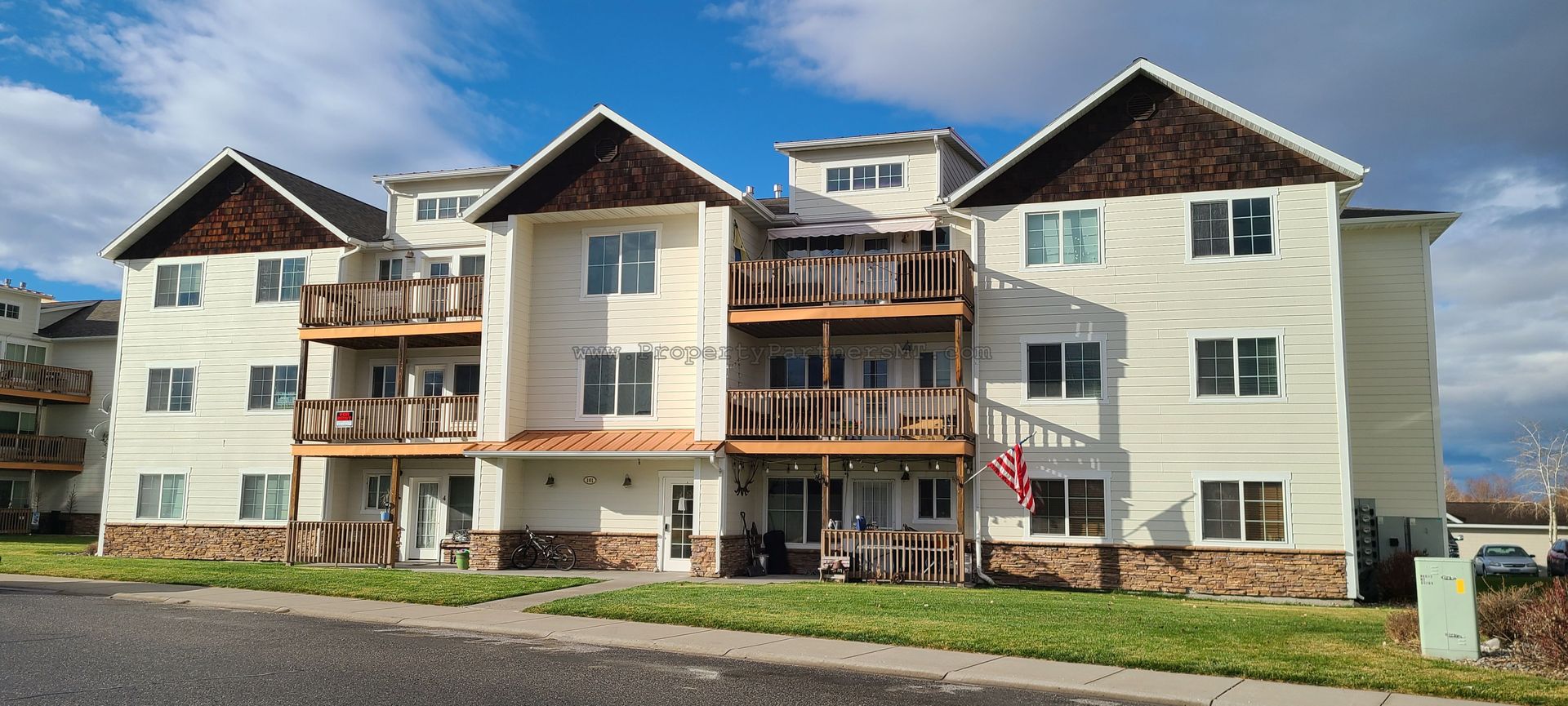 Belgrade House: 101 North Shore Drive