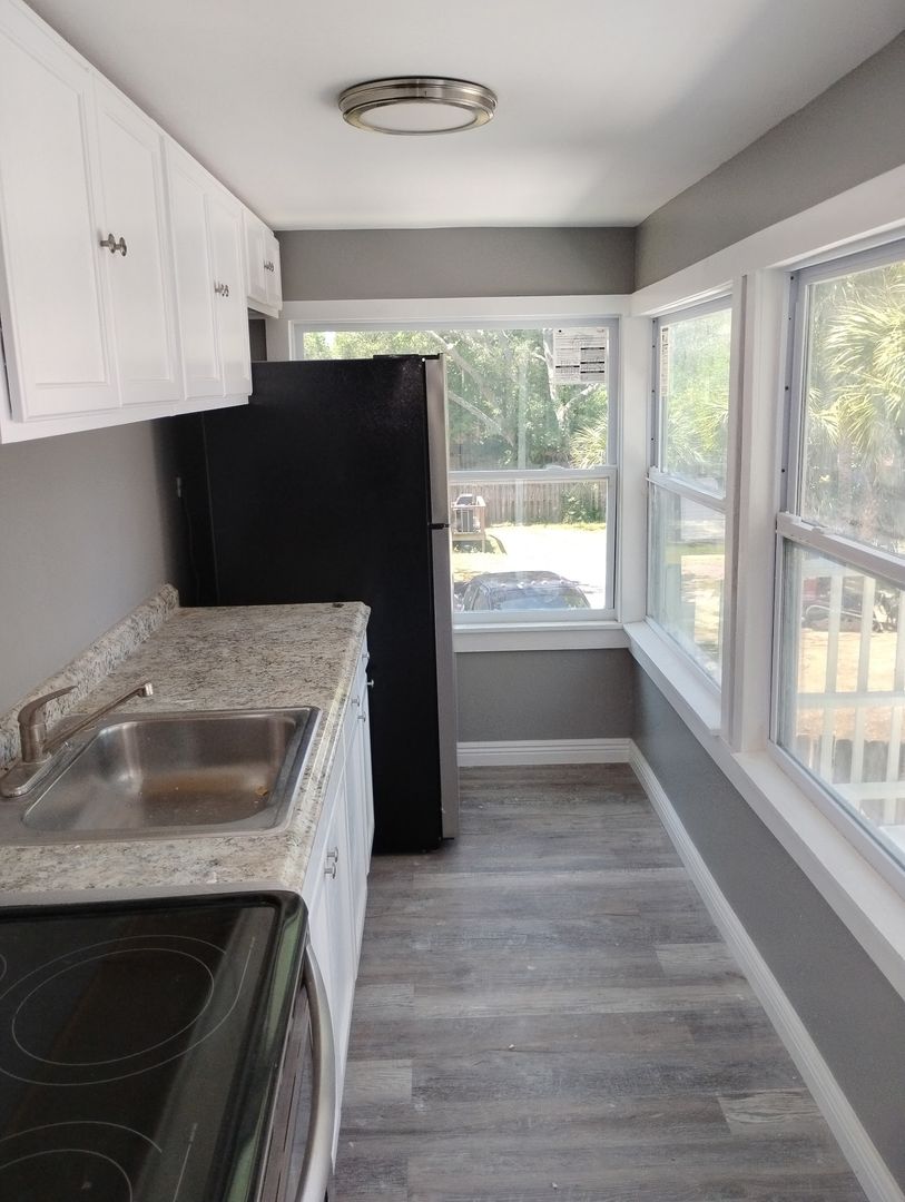 Daytona Beach Apartment: 208 Fairview Avenue