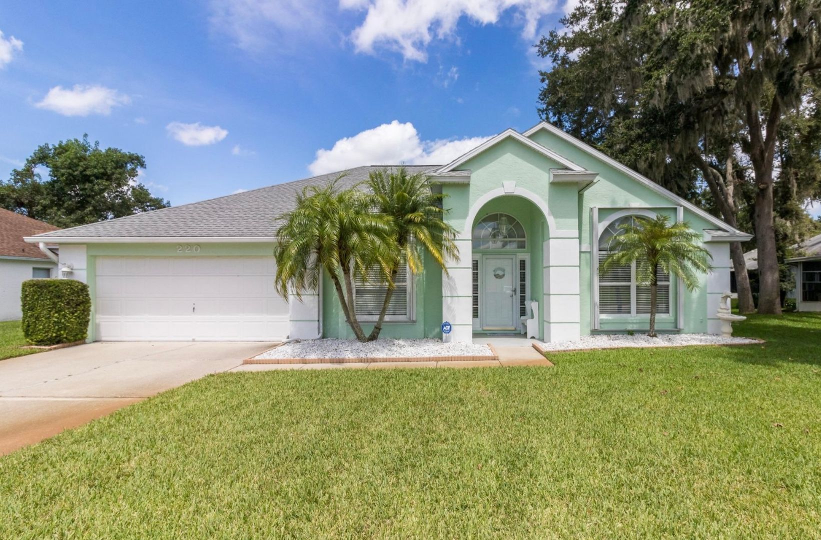 Daytona Beach House: 220 Hollowbrook Cir