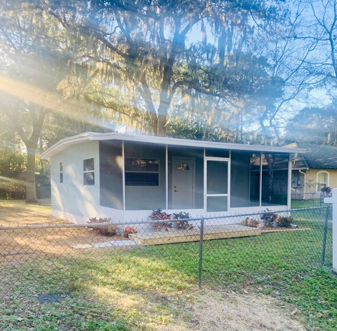 Holly Hill House: 1612 Montgomery Ave