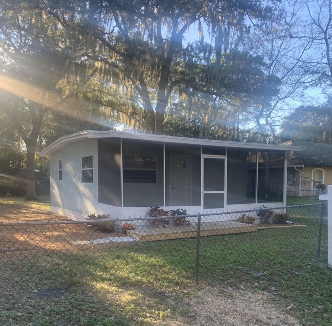 Holly Hill House: 1612 Montgomery Ave