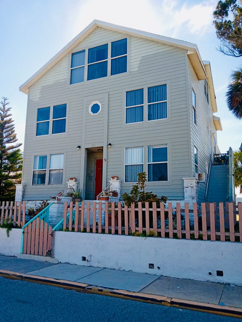 Daytona Beach Apartment: 30 S Grandview Ave