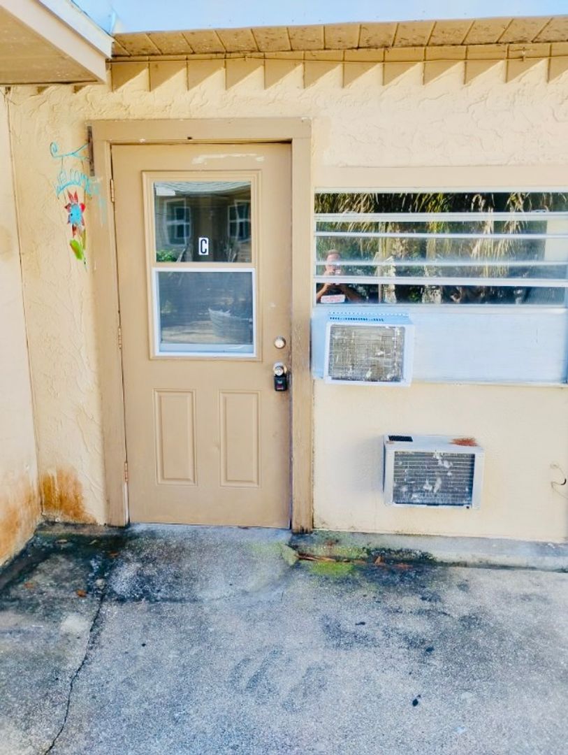 Port Orange Apartment: 5038 & 5040 S Ridgewood Ave