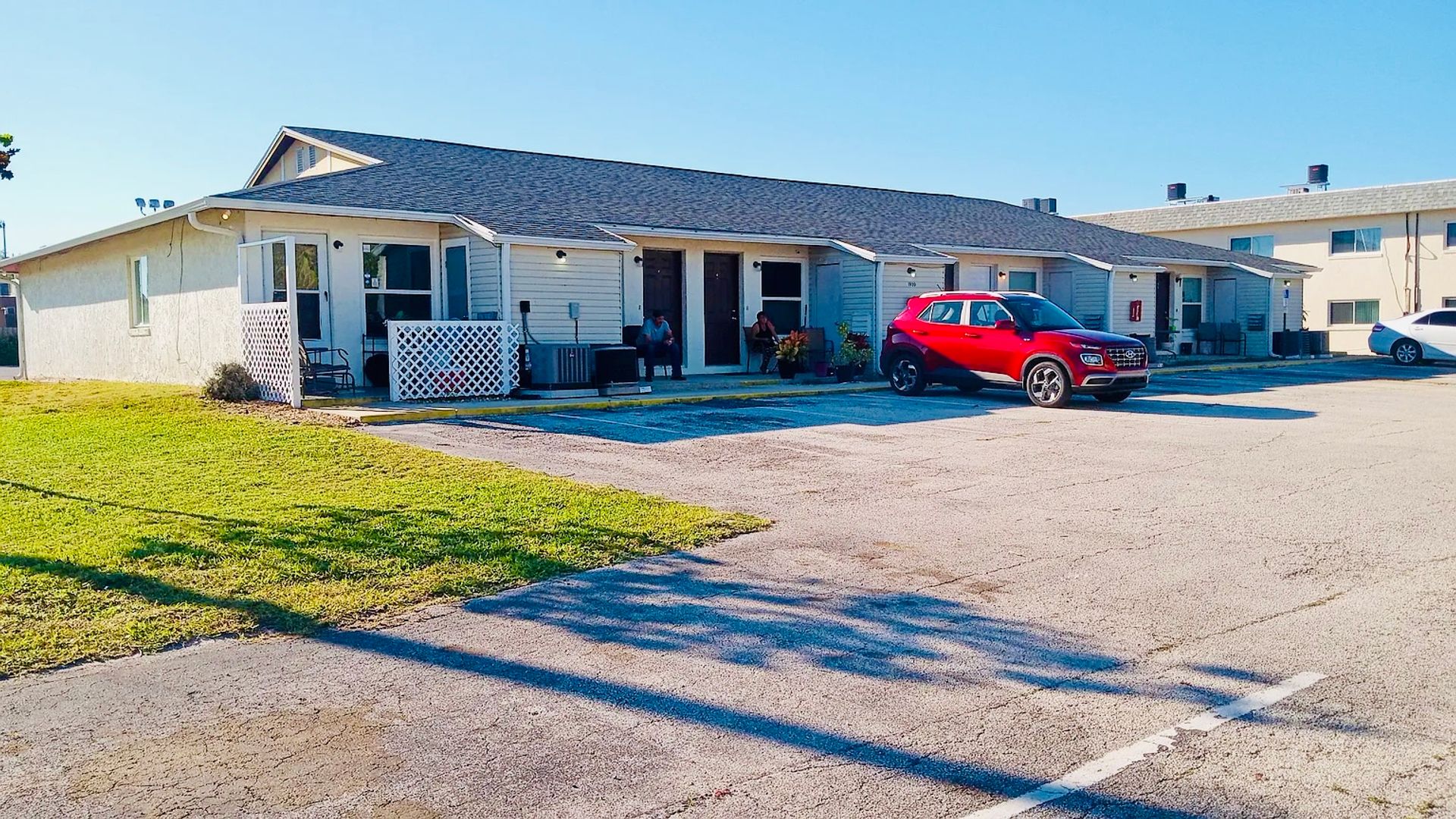 South Daytona Apartment: 1930 South Palmetto Avenue