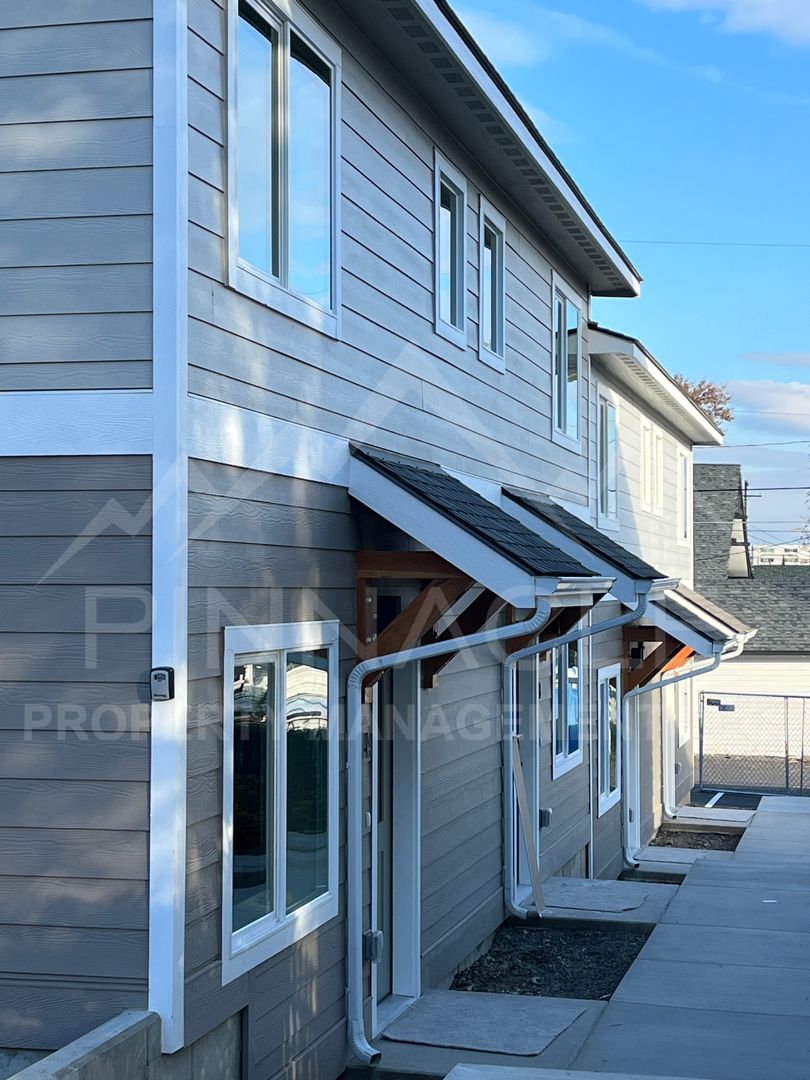 Yakima Apartment: 15 Chicago Ave