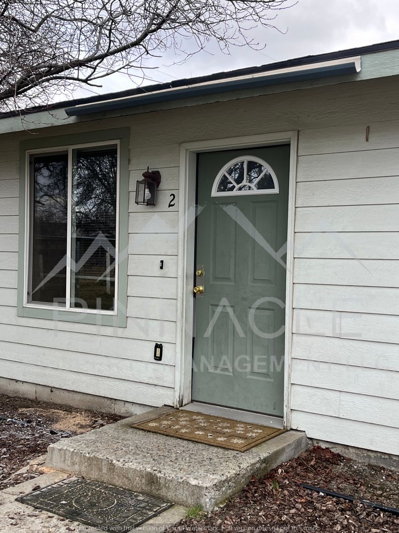 Yakima Apartment: 2913 Castlevale Rd