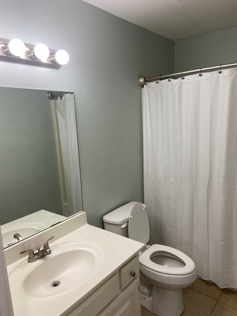 Dickson House: 104 Oak Ave