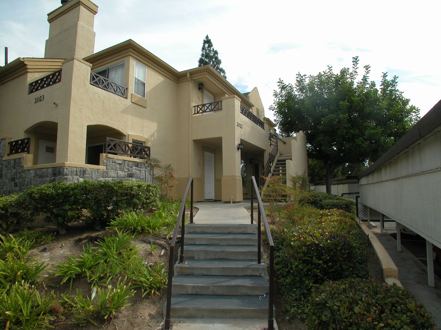 Chula Vista Condo: 2023 Lakeridge Circle #203