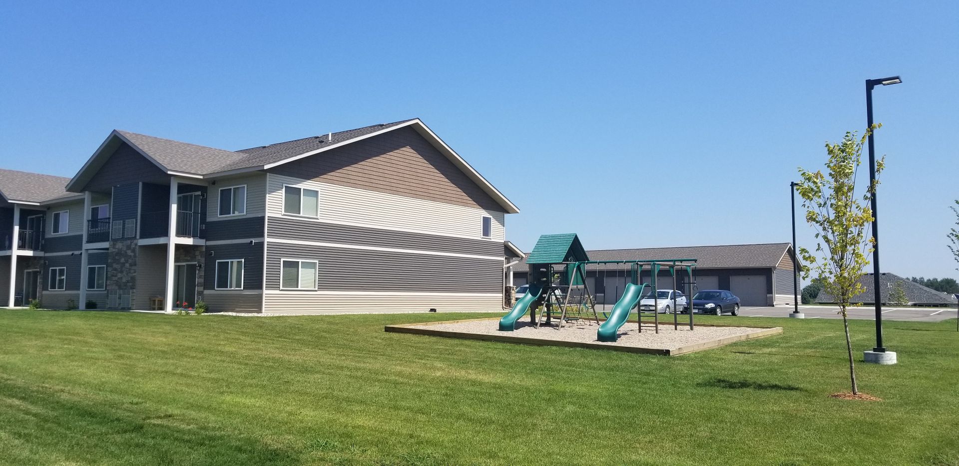 Hutchinson Apartment: 72 Denver Ave SE