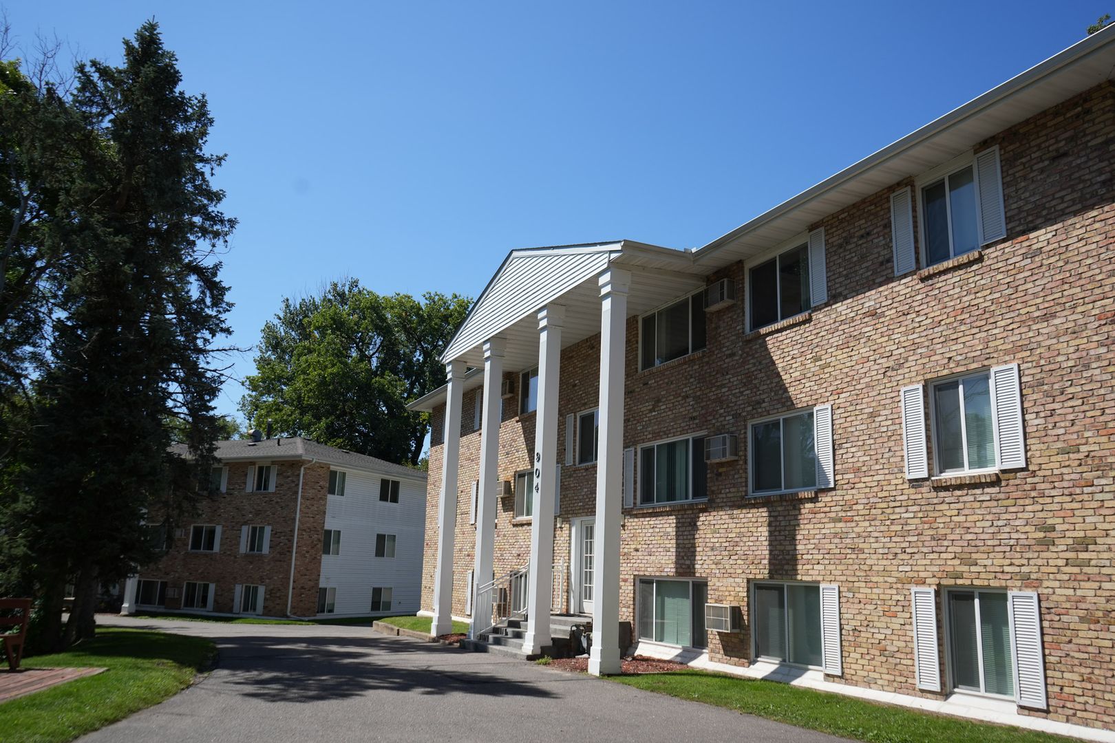 Brainerd Apartment: 916 S 8th St