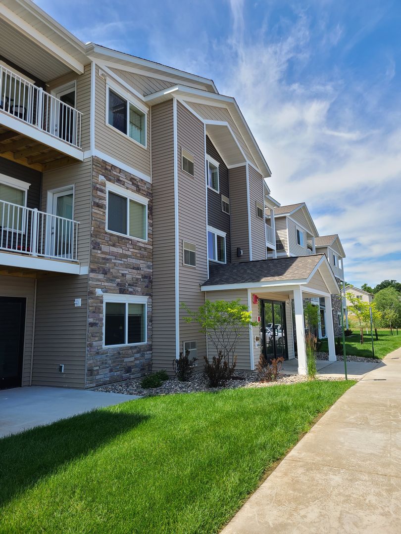 St. Cloud Apartment: 3235 40th Ave S