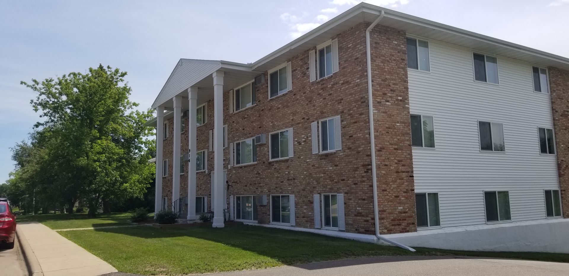 Brainerd Apartment: 908 S 8th St