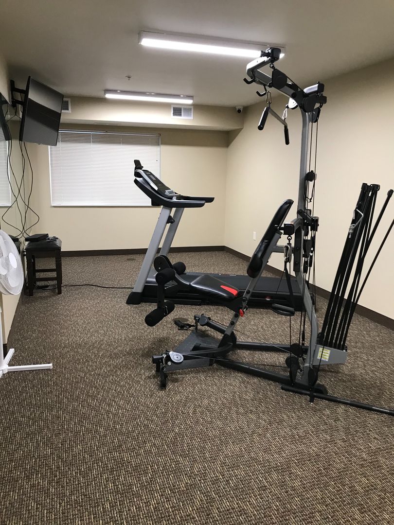 Hutchinson Apartment: 96 Denver Ave SE