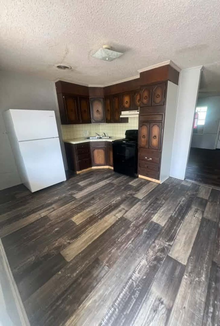 Corinth Apartment: 3200 Proper Street Apt. 22