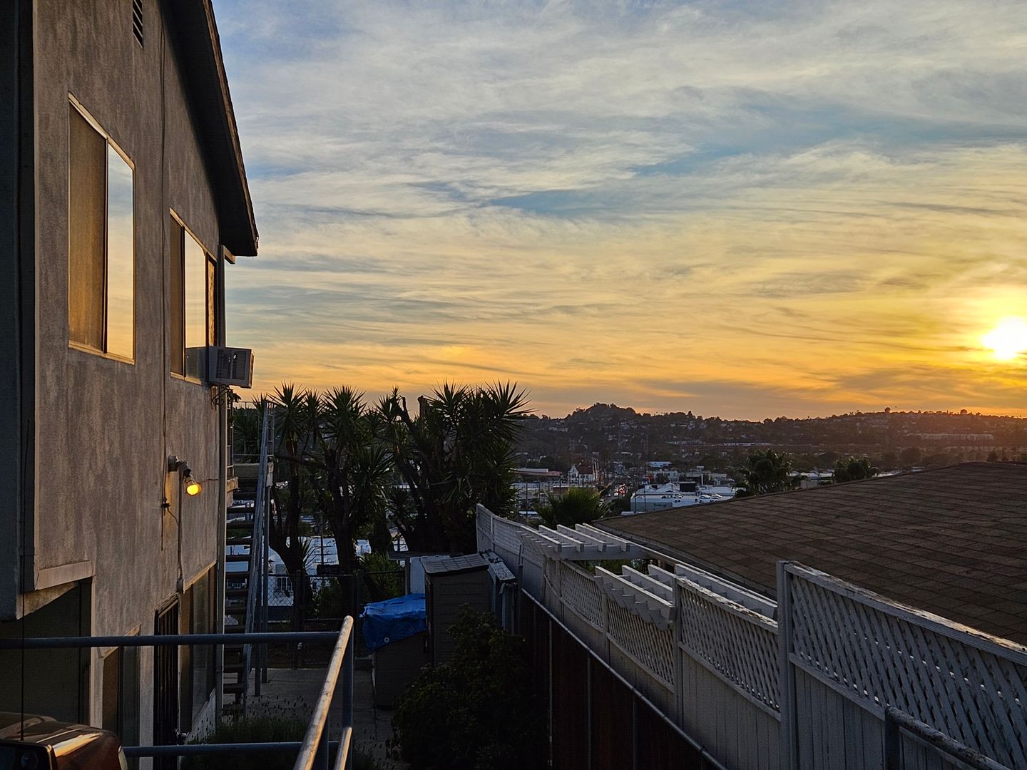 Los Angeles Apartment: 3088 Roderick Place