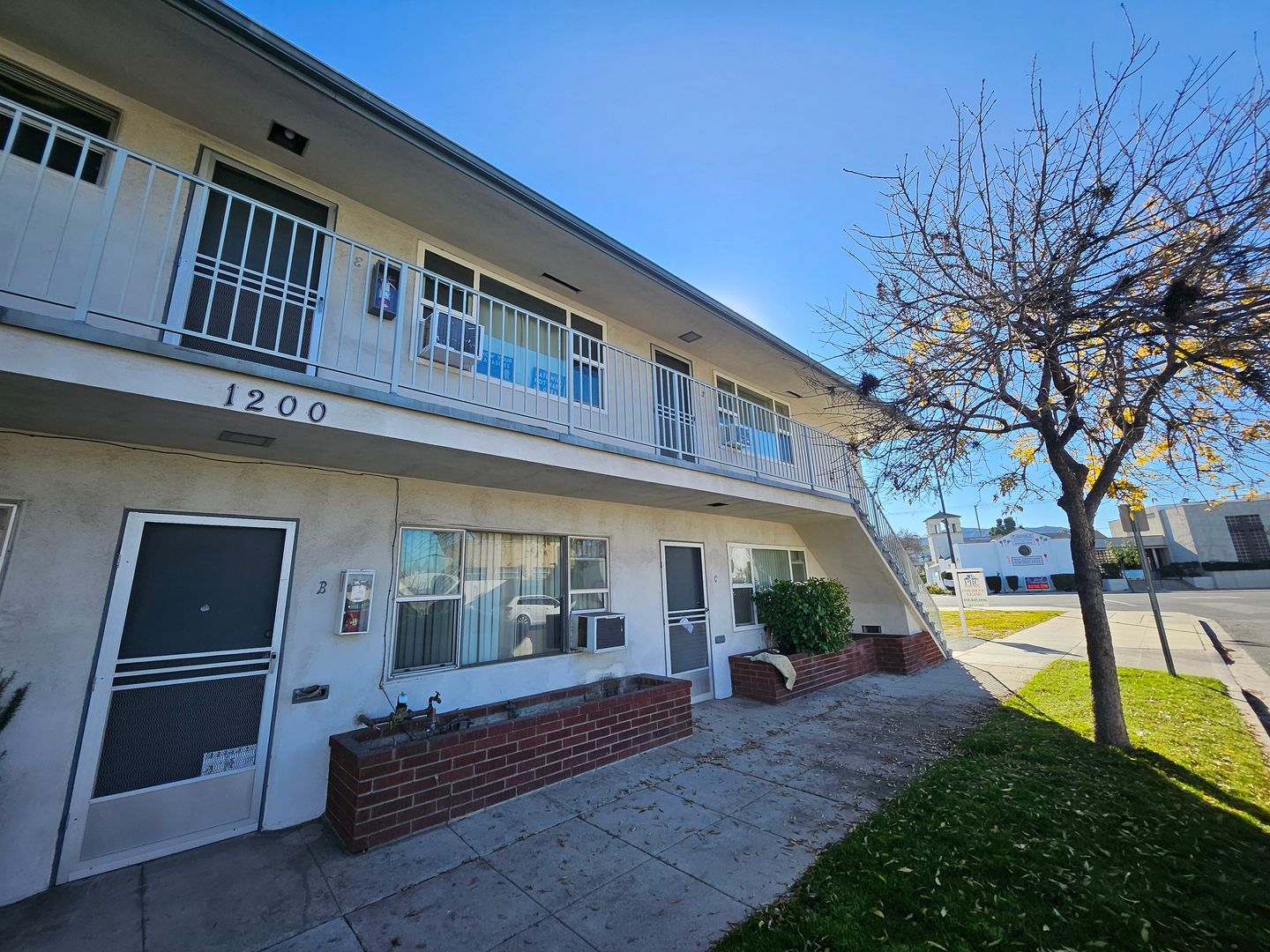 Burbank Apartment: 1200 N. Brighton Street
