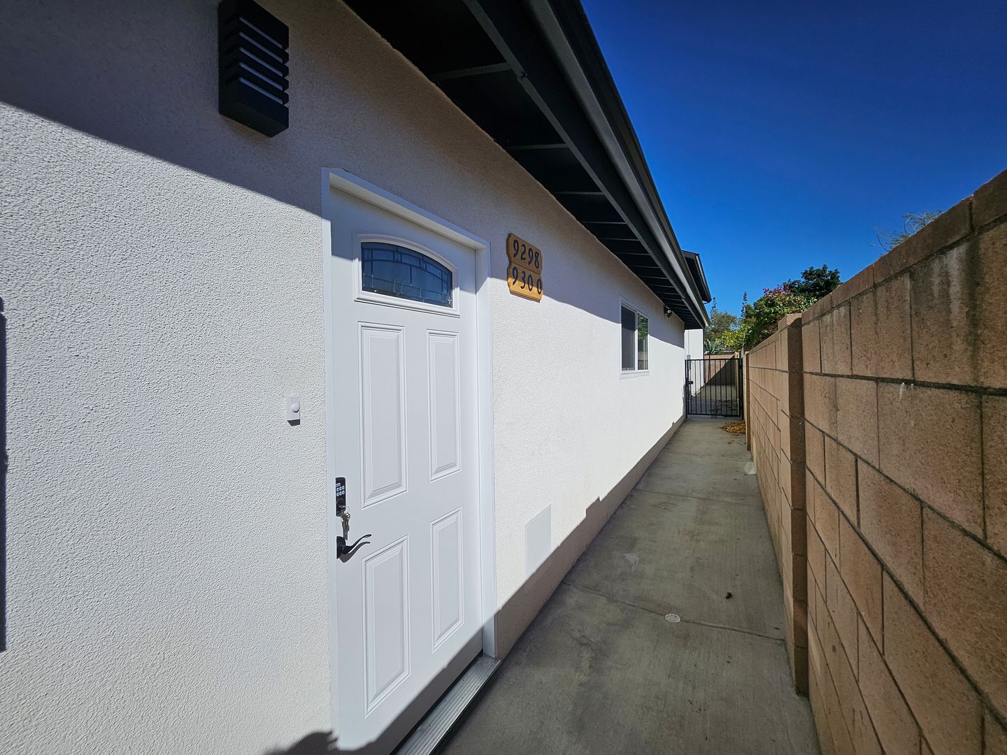 Sun Valley Apartment: 9300 Tamarack Avenue