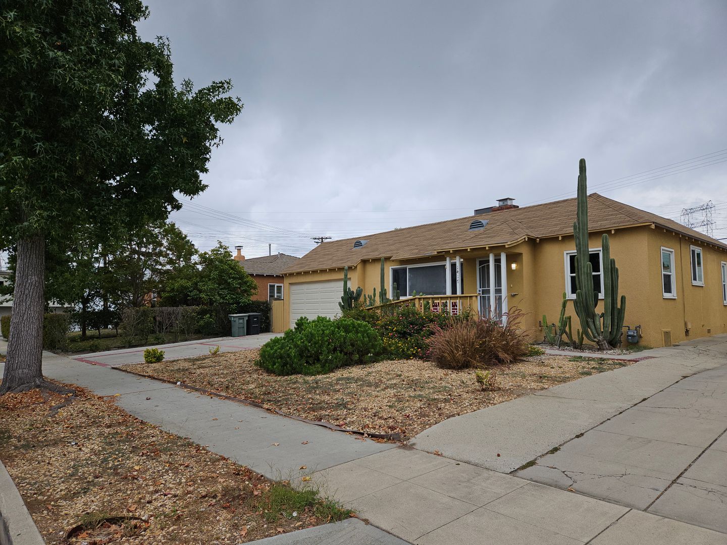 Burbank House: 1417 N Evergreen Street