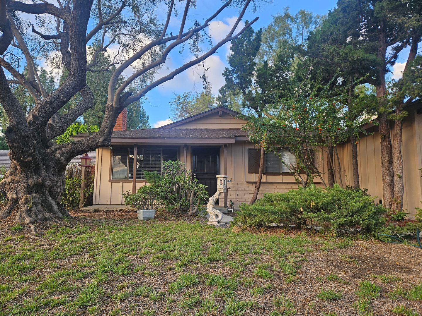 Sylmar House: 10609 Jimenez Street