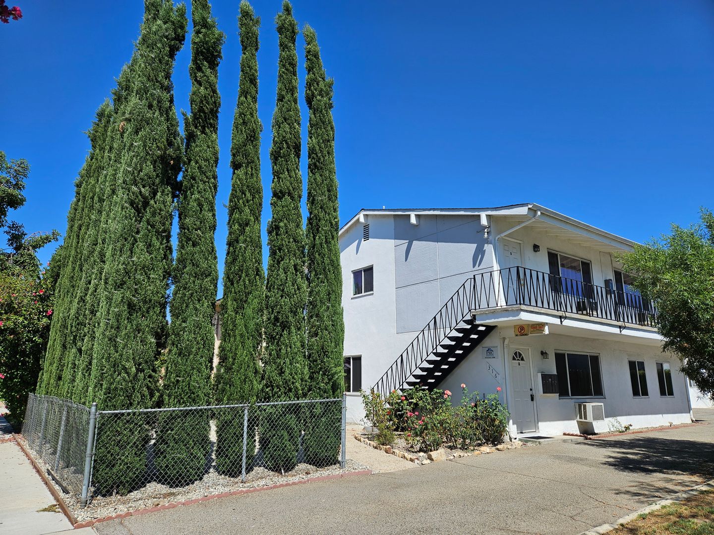 Glendale Apartment: 316 Irving Avenue