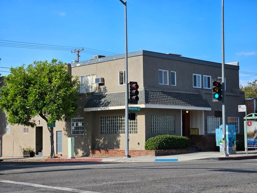 Small Flex Office or Storage Space Available on Magnolia Blvd
