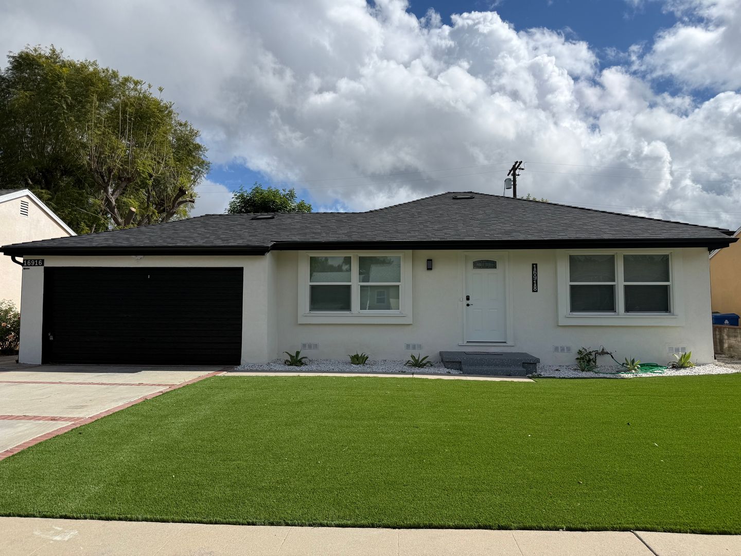 Lake Balboa Apartment: 16918 Bassest Street