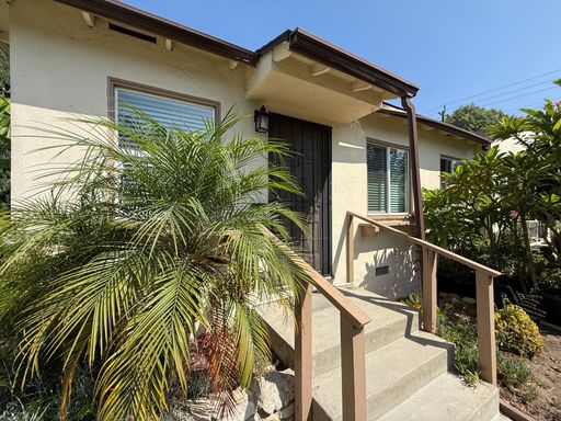 1 Bedroom Home with/ laundry adn garage parking – photo 1