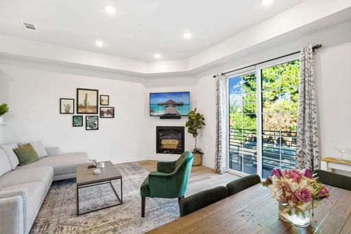 Beautiful 2-Bedroom, 2.5-Bath Apartment Available in North Hollywood Near Toluca Lake – photo 1