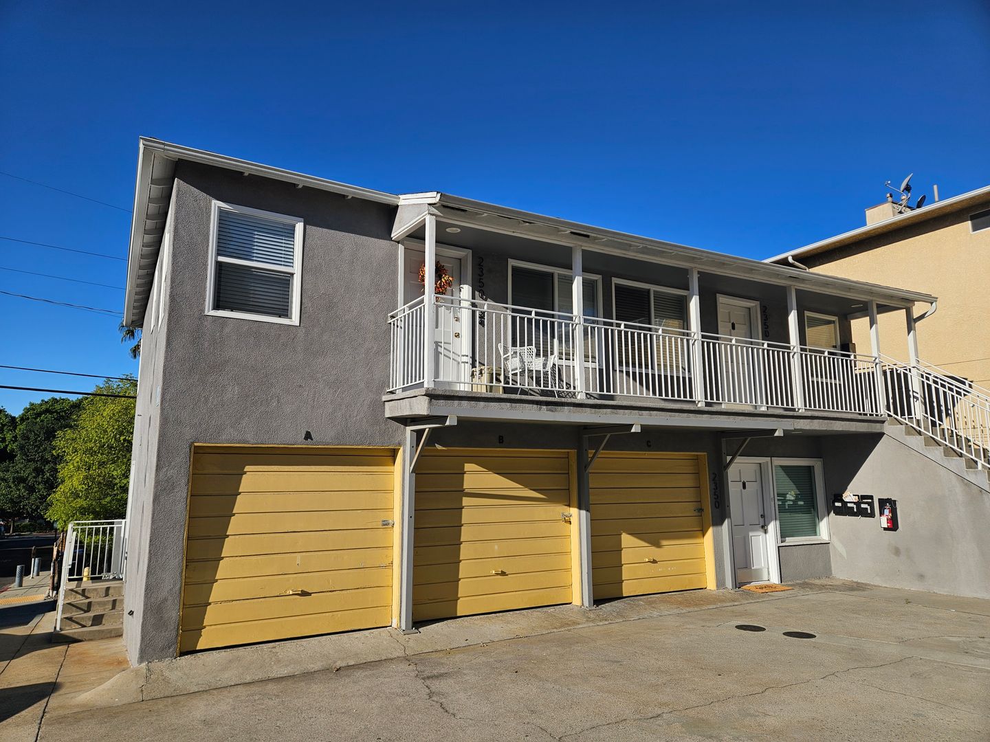 Montrose Apartment: 2350 Florencita Ave.