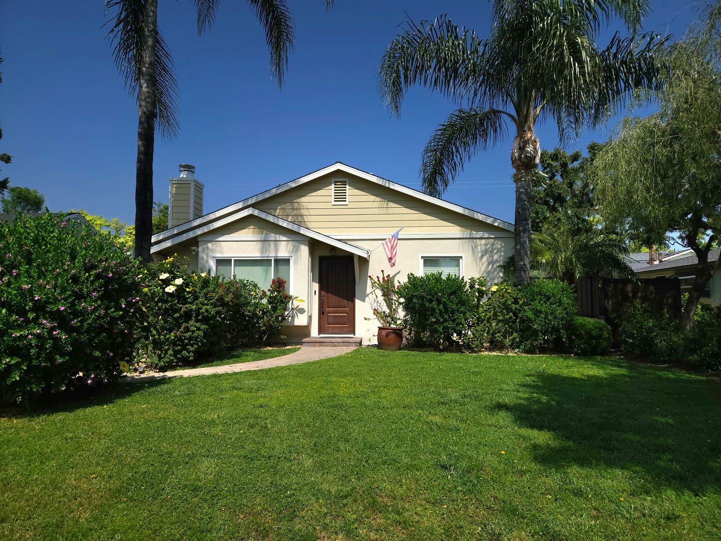 Burbank House: 906 N Parish Place