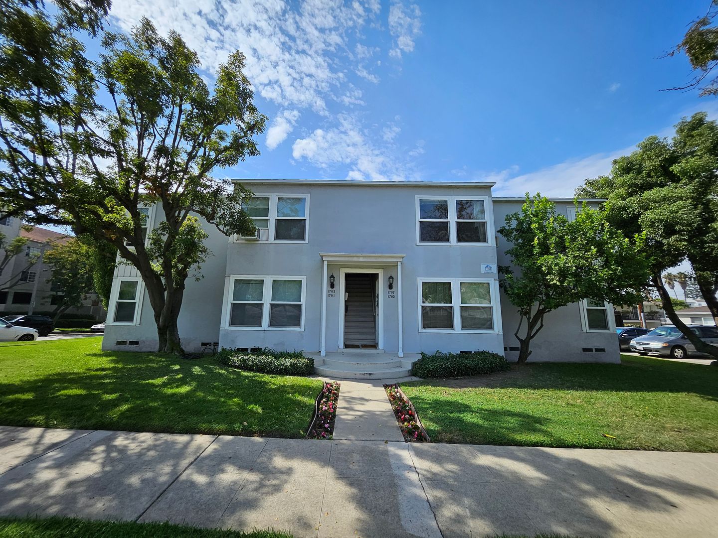 Burbank Apartment: 1701 N. Glenoaks Blvd.