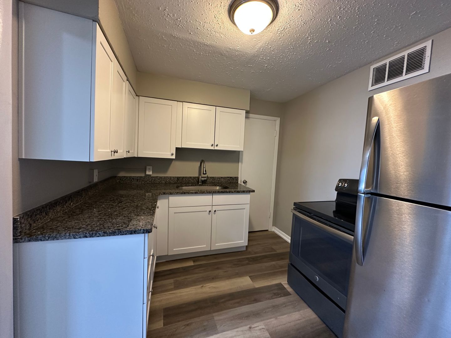 Sterling Apartment: 631 N 3rd St