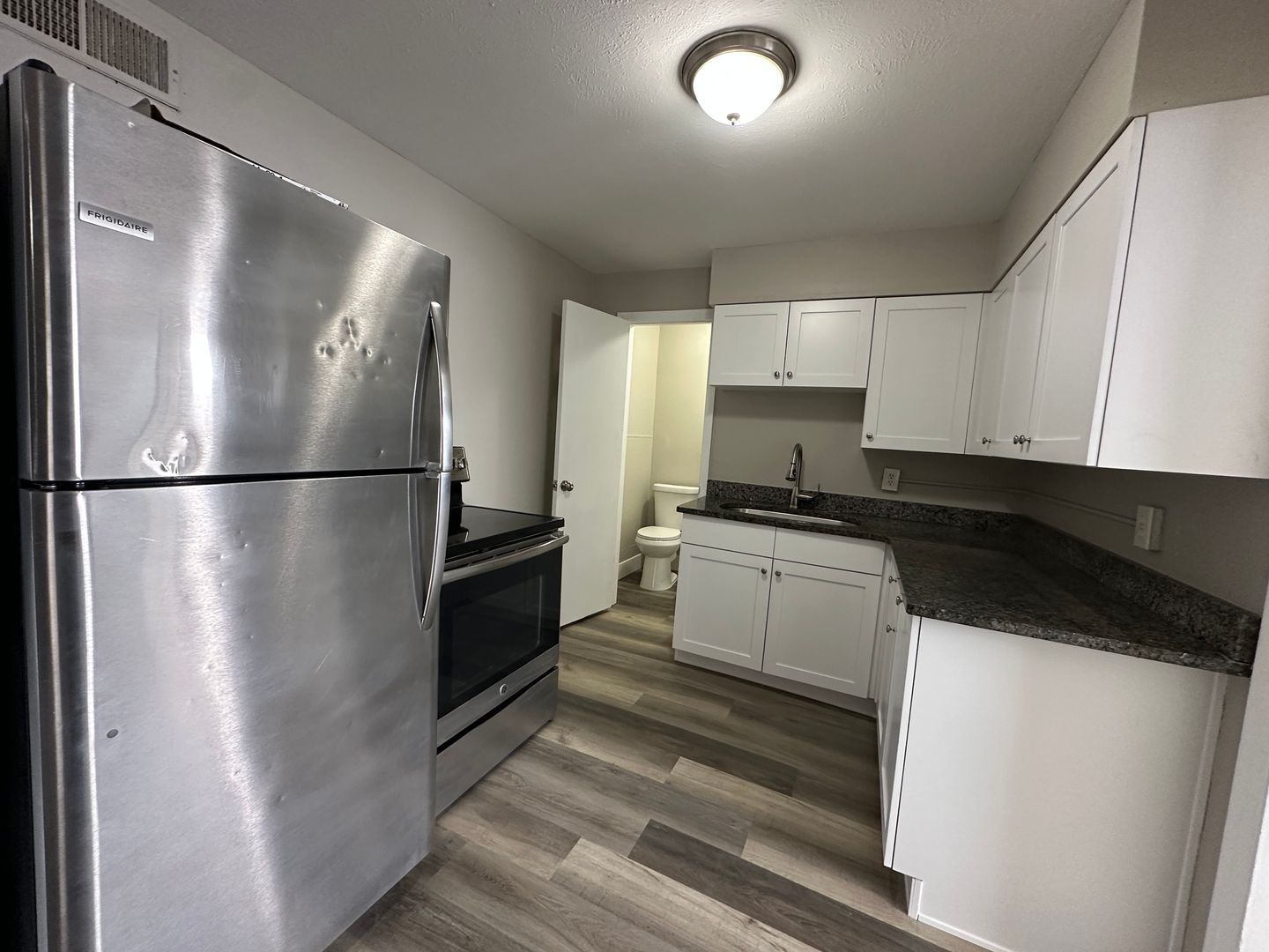 Sterling Apartment: 631 N 3rd St