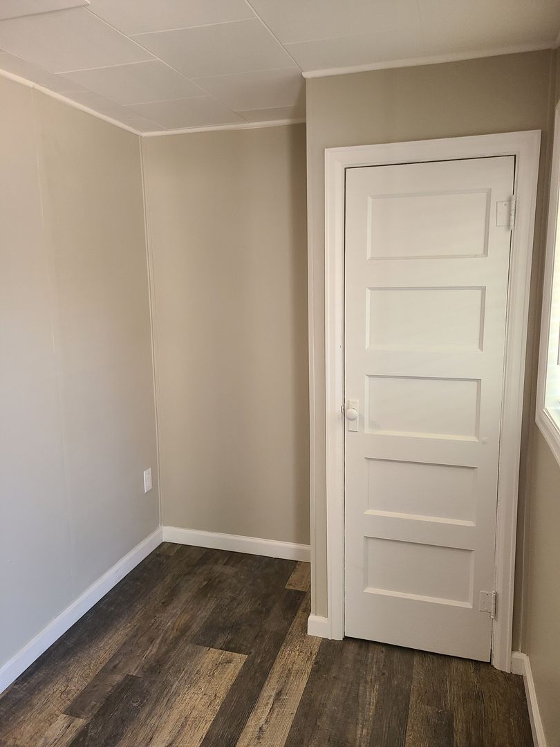 Sterling Apartment: 619 N 3rd St