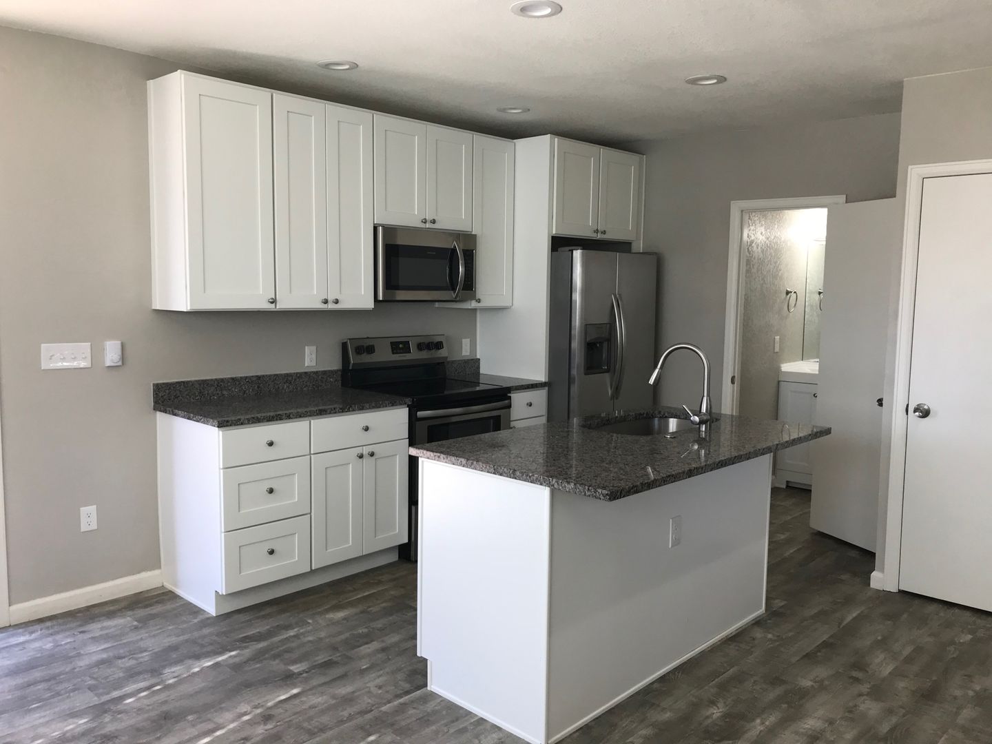 Sterling Apartment: 501 N 4th St