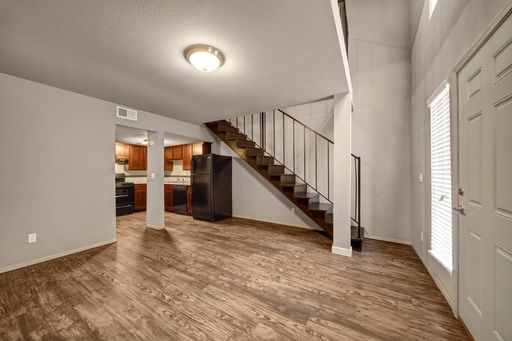 LUXURY 1B/1.5B LOFT UPDATED – photo 1