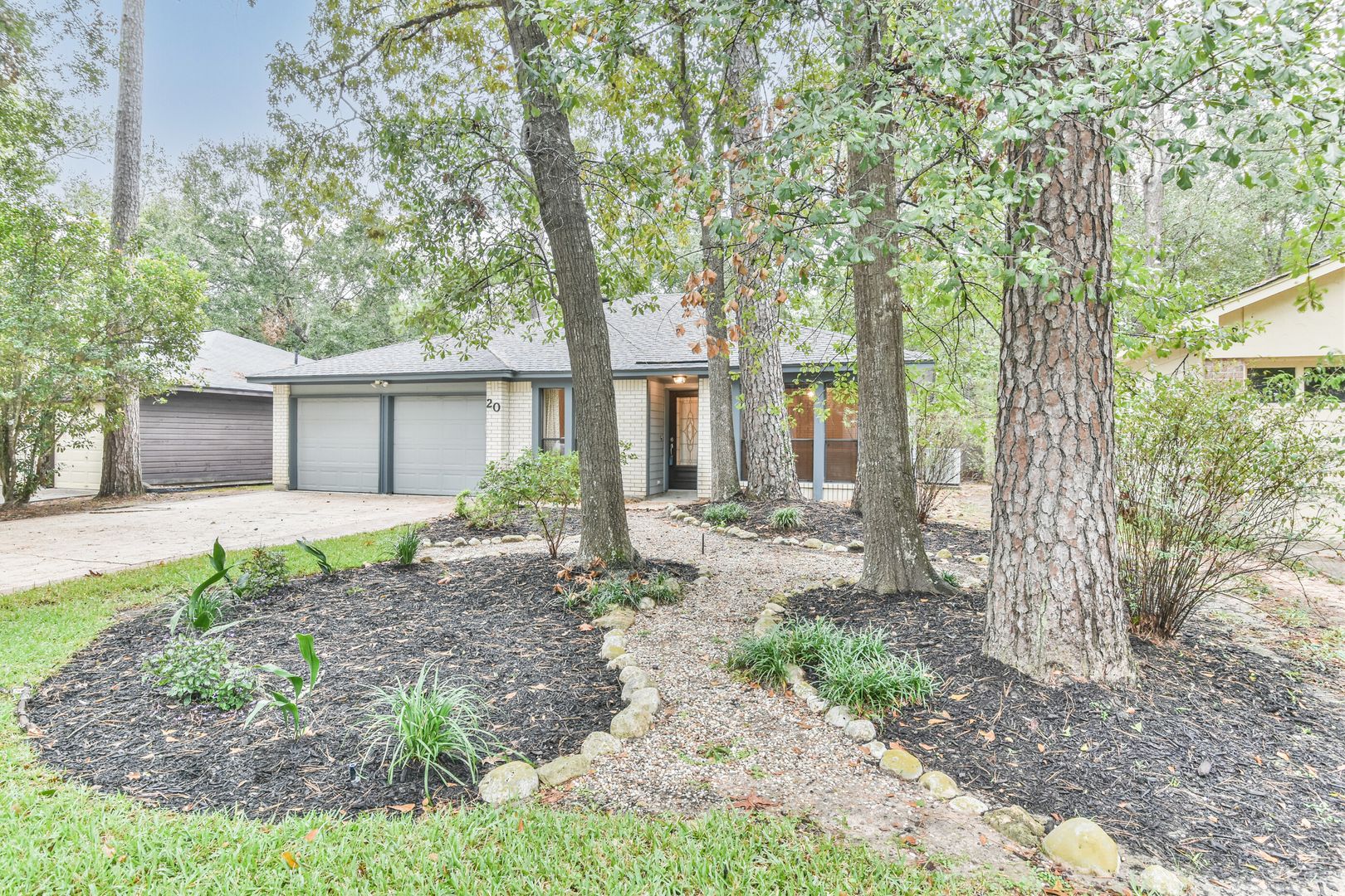 Spring House: 20 Tulip Hill Court